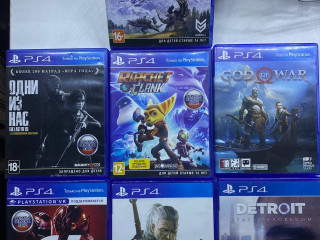 igrovaia-pristavka-sony-playstation-4-2-geimpada