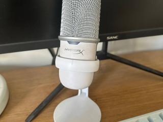 hyperx-solocast-belyi-15k