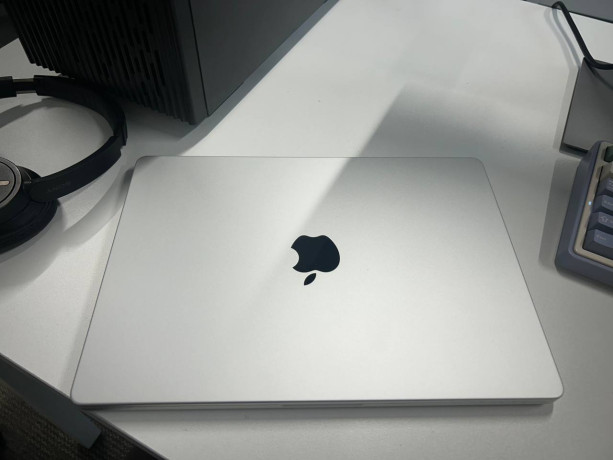 prodam-macbook-pro-14-2023-m3-8gb512gb-silver-big-0