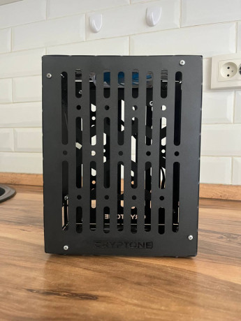 prodaiu-kompaktnyi-korpus-cryptone-i-flat-sff-big-2