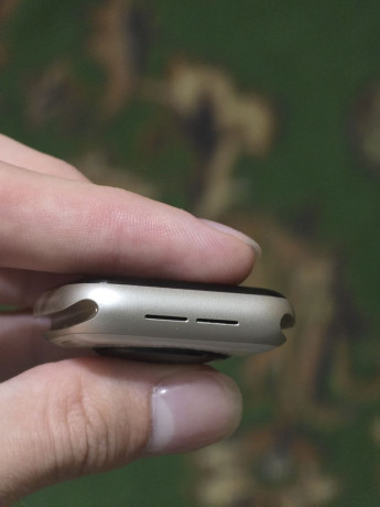 apple-watch-se-2-pokoleniia-v-cvete-starlight-big-3