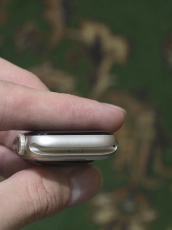 apple-watch-se-2-pokoleniia-v-cvete-starlight-big-2