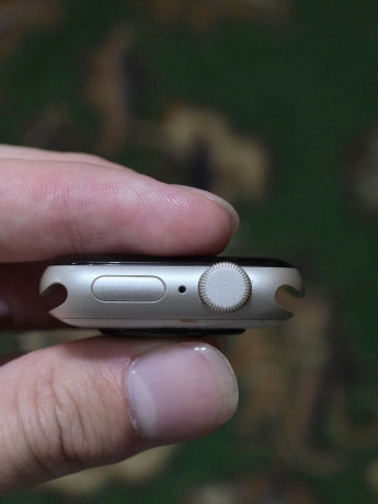 apple-watch-se-2-pokoleniia-v-cvete-starlight-big-4