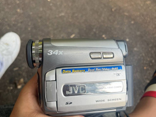 est-liubiteli-staryx-videokamer-jvc