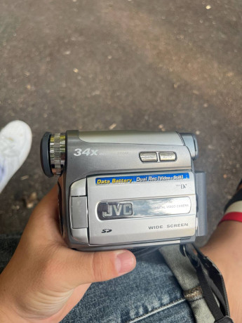 est-liubiteli-staryx-videokamer-jvc-big-0