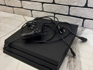 prodam-playstation-4-pro-1-tb-ps4-pro-1tb-s-odnim-dzoistikom