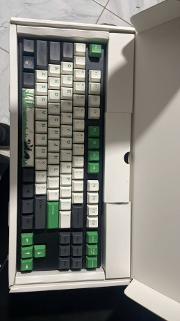 varmilo-87-5st-cena-29990-za-1st-v-ideale-s-dokumentami-i-korobkami-i-snurami-big-1