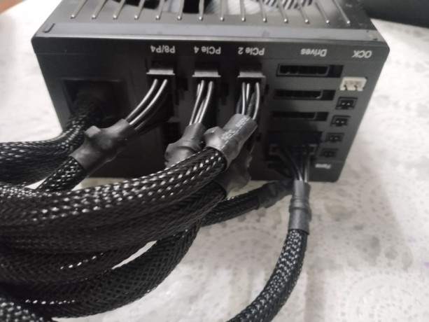 topovyi-blok-pitaniia-be-quiet-dark-power-pro-11-1200w-modulnyi-vse-kabelia-krome-moleks-vse-rabota-big-1