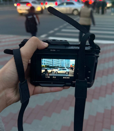 prodaiu-kameru-sony-zv-e10-v-otlicnom-sostoianii-probeg-zatvora-1548-big-1