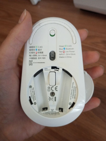 besprovodnaia-mys-xiaomi-v-otlicnom-sostoianii-5000t-big-0