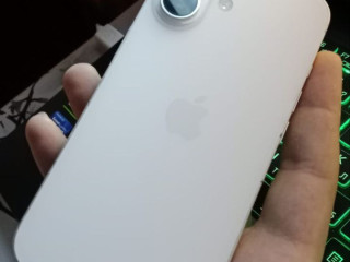 iphone-16-128gb-96-252-cikla-sostoianie-idealno-polnyi-komplekt-na-garantii-do-6-marta