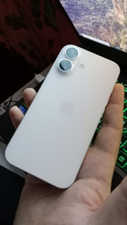 iphone-16-128gb-96-252-cikla-sostoianie-idealno-polnyi-komplekt-na-garantii-do-6-marta-big-0