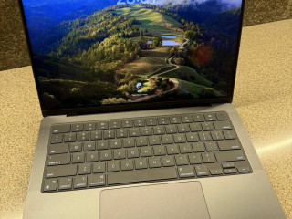 noveisii-macbook-pro-m2-14-diuimov-ssd-512-ram-16-gb-v-ideale-bez-defektov-s-korobkoi-polnyi