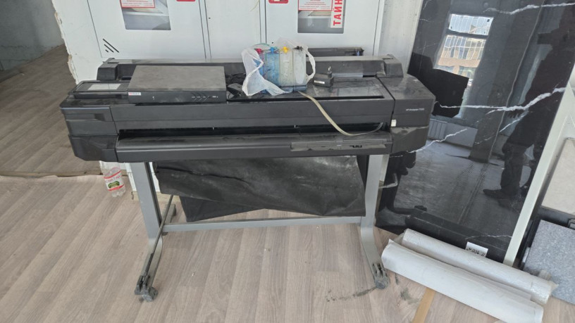 prodam-plotter-hp-designjet-t520-big-1