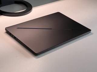 asus-rog-zephyrus-g16-na-urovne-macbook