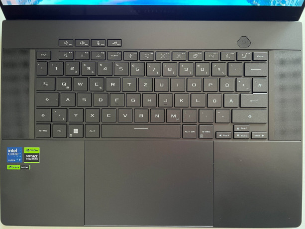 asus-rog-zephyrus-g16-na-urovne-macbook-big-1