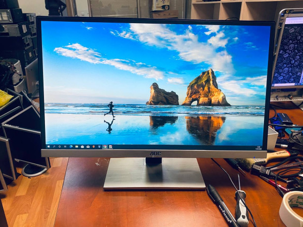 monitory-big-0