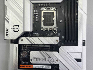 prodam-materinskuiu-platu-msi-mpg-z790-project-zero-lga1700-razieemy-podkliuceniia-szadi