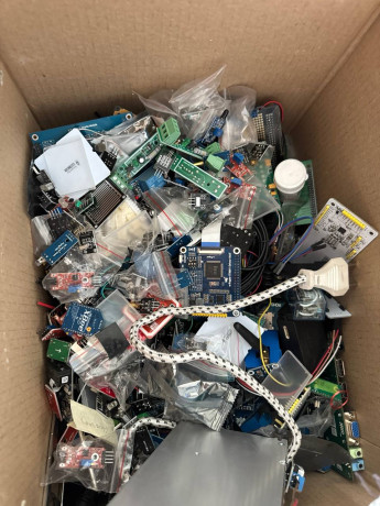 arduino-malina-i-procie-komplektuiushhie-k-nim-otdam-polnuiu-korobku-s-novymi-i-bu-oborudovaniem-uslo-big-0