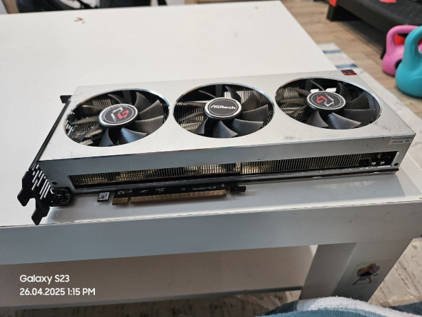 amd-radeon-vii-big-0
