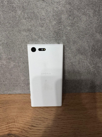 prodam-telefon-sony-xperia-x-compact-white-big-1