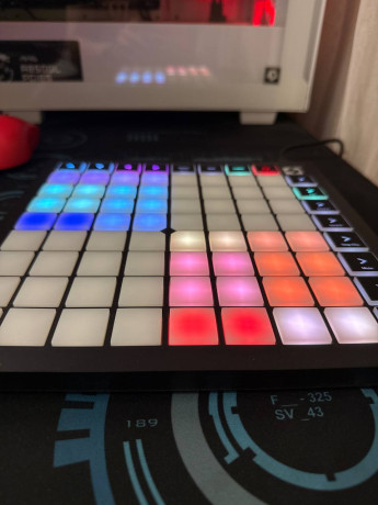 prodam-launchpad-x-v-idelnom-sostoianii-vse-plenki-na-meste-big-1