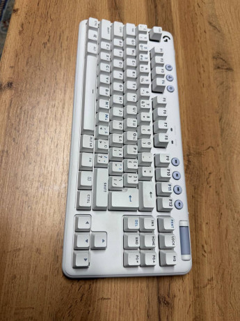 logitech-g715-tkl-big-0