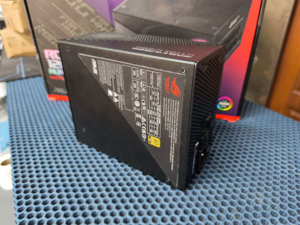 prodam-blok-pitaniia-asus-strix-aura-1200w-atx30-big-2