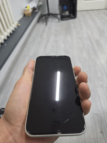 almaty-prodam-iphone-11-128gb-white-icloud-na-aiklaude-ne-vskryvalsia-korpus-blizko-k-idealu-big-0