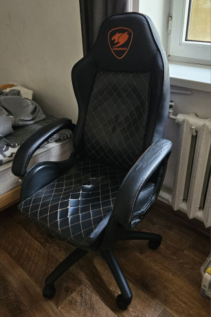 igrovoe-kreslo-cougar-fusion-25000tg-kreslo-v-xorosem-sostoianii-nicego-ne-slomano-big-0