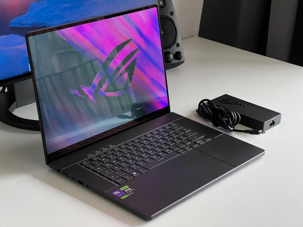 asus-rog-zephyrus-g16-na-urovne-macbook-big-1