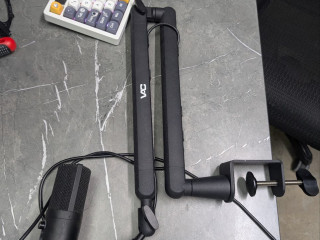 iusb-mikrofon-s-pantografom
