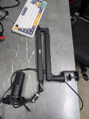 iusb-mikrofon-s-pantografom-big-0