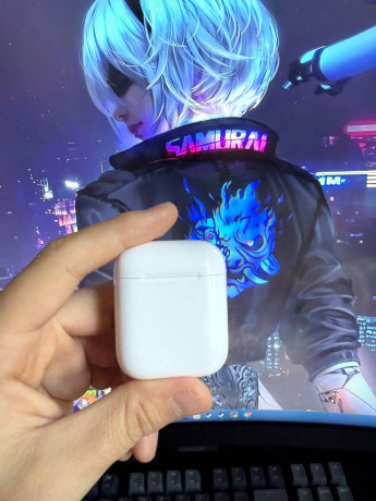 prodam-airpods-2-v-xorosem-sostoianii-big-0