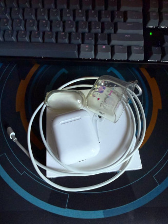 prodam-airpods-2-v-xorosem-sostoianii-big-3