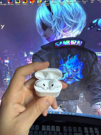 prodam-airpods-2-v-xorosem-sostoianii-big-1