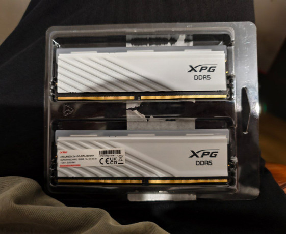 obmeniaiu-belye-ozu-xpg-ddr5-6000mhz-34-38-38-32gb-big-0