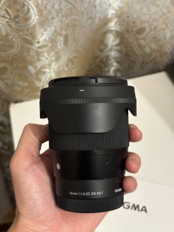 obieektiv-sony-sigma-16mm-14-na-krop-kamery-big-2