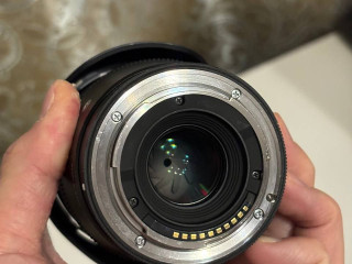 obieektiv-sigma-16mm-diafragma-14-na-krop-kamery-sostoianie-otlicnoe-redko-polzuius-s-korobkoi