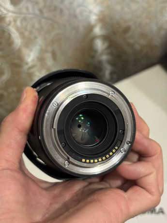 obieektiv-sigma-16mm-diafragma-14-na-krop-kamery-sostoianie-otlicnoe-redko-polzuius-s-korobkoi-big-0