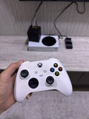 obmeniaiu-xbox-series-s-512gb-na-portativnuiu-konsol-lenovo-legion-go-ili-steam-deck-s-moei-doplatoi-big-0