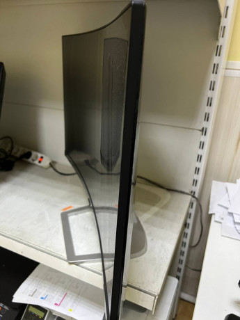 monitor-32-diagonal-izognutyi-matrica-slomana-big-1