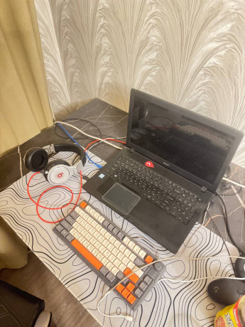 noutbuk-acer-aspire-e5-576-15k-polnostiu-rabocii-big-0