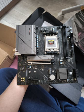 prodam-b650-sapphire-pulse-wifi-big-1