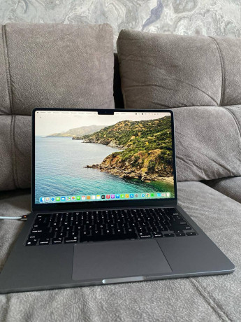 apple-macbook-air-136-m2-2022-8512-big-0