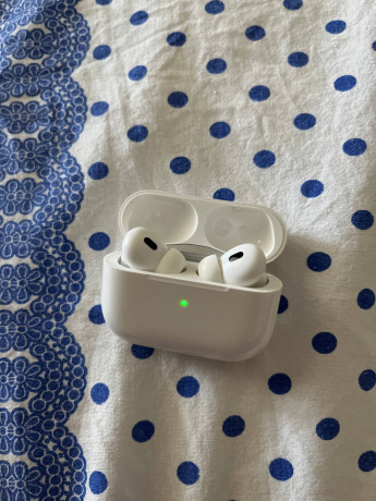prodam-airpod-2-pro-original-60k-big-0