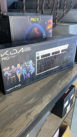 klavy-2-st-logitec-po-35-tys-big-0