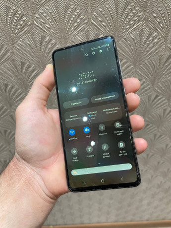 obmeniaiu-samsung-a51-128gb-i-iphone-7-plus-128gb-v-srednix-sostoianix-na-odin-moshhnyi-android-big-2