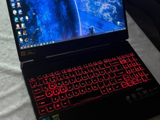 acer-nitro-5-moshhnyi-igrovoi-noutbuk-v-otlicnom-sostoianii