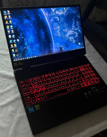 acer-nitro-5-moshhnyi-igrovoi-noutbuk-v-otlicnom-sostoianii-big-0